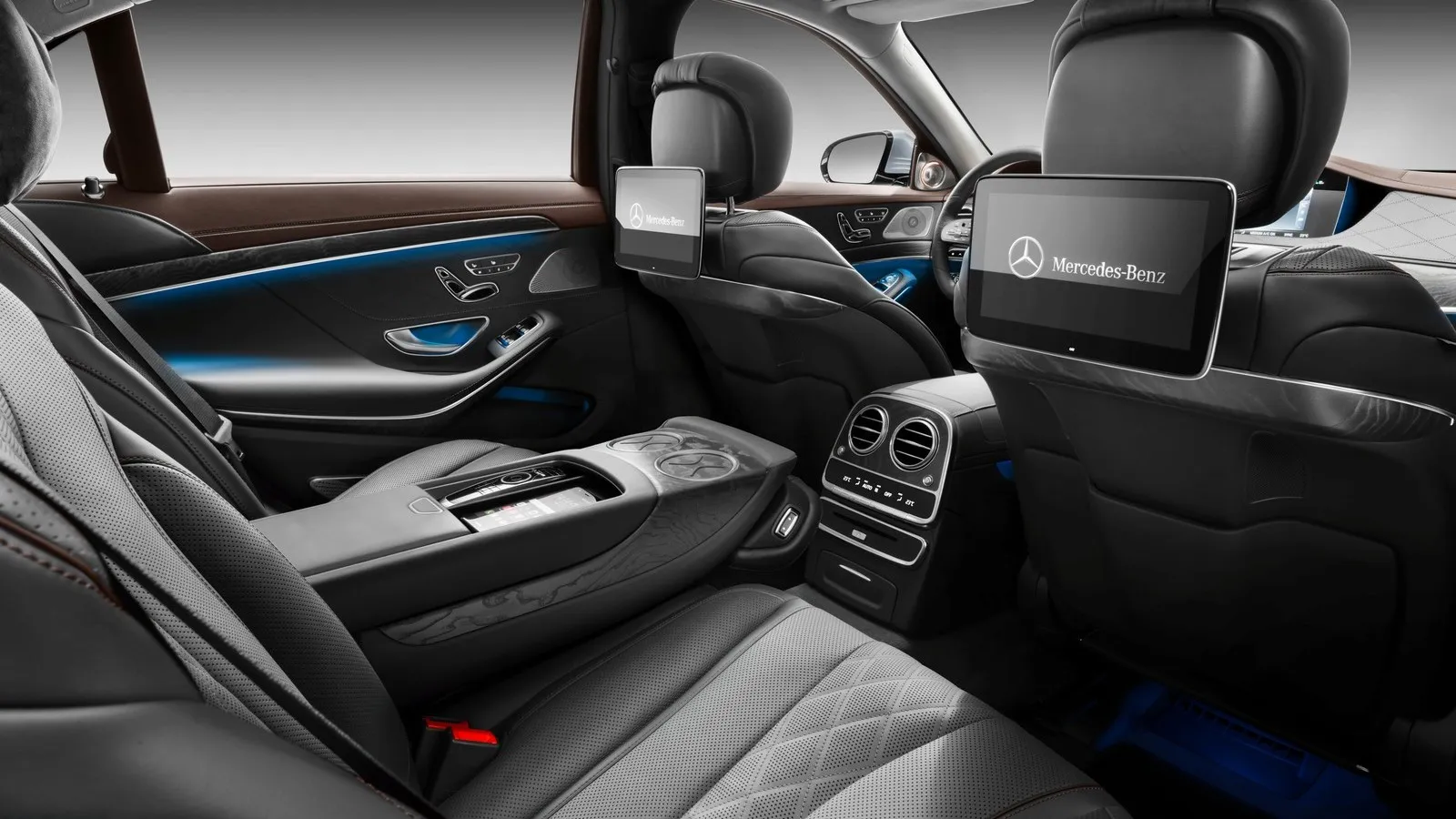 Mercedes-Benz S-Klasse; Langer Radstand; 2017; Exterieur: diamantsilber; AMG Line; Interieur: Leder magmagrau/espressobraun 

Mercedes-Benz S-Class; long wheelbase; 2017; exterior: diamond silver; AMG line; interior: leather magma grey/espresso brown